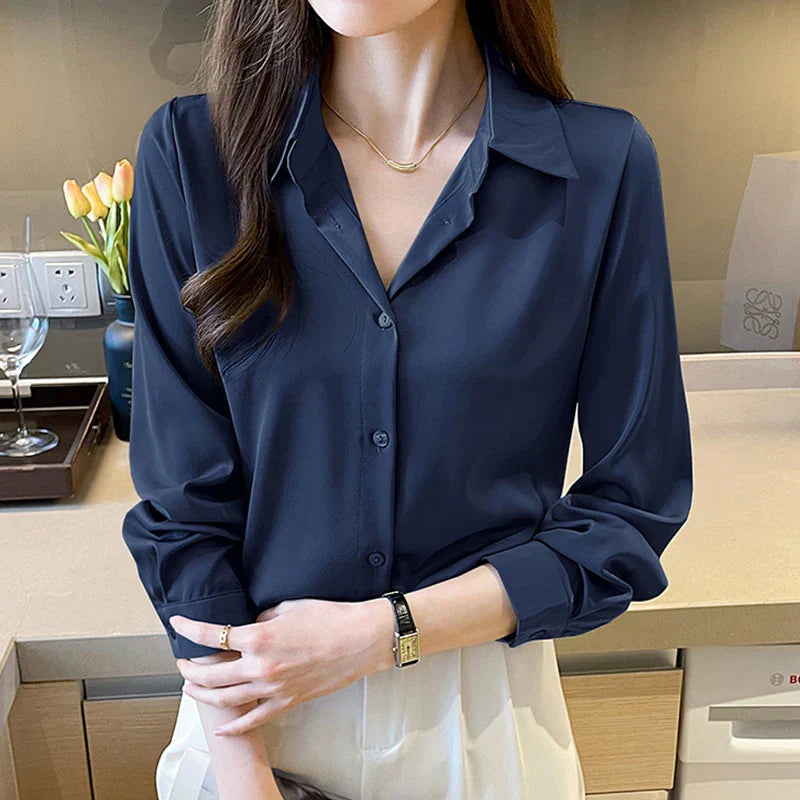 Monika | Klassisk bluse i sateng